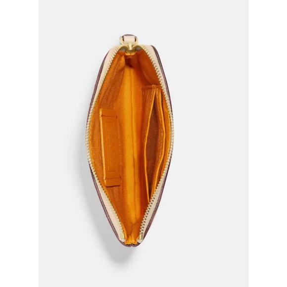 Coach X Peanuts Corner Zip Wristlet W/ Snoopy & Friends Peanuts Motif - Picture 3 of 10